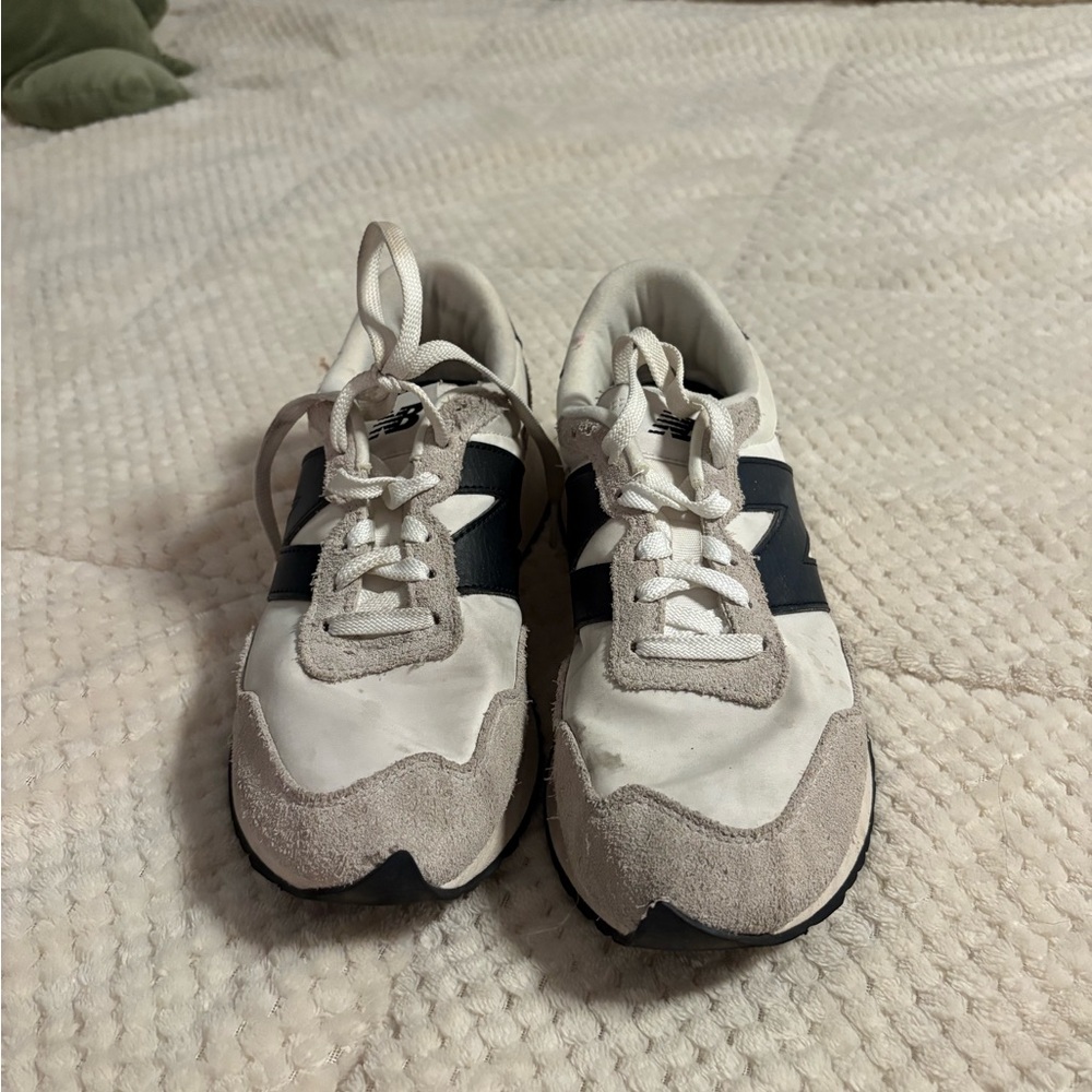 New Balance women’s  Black and White Sneakers